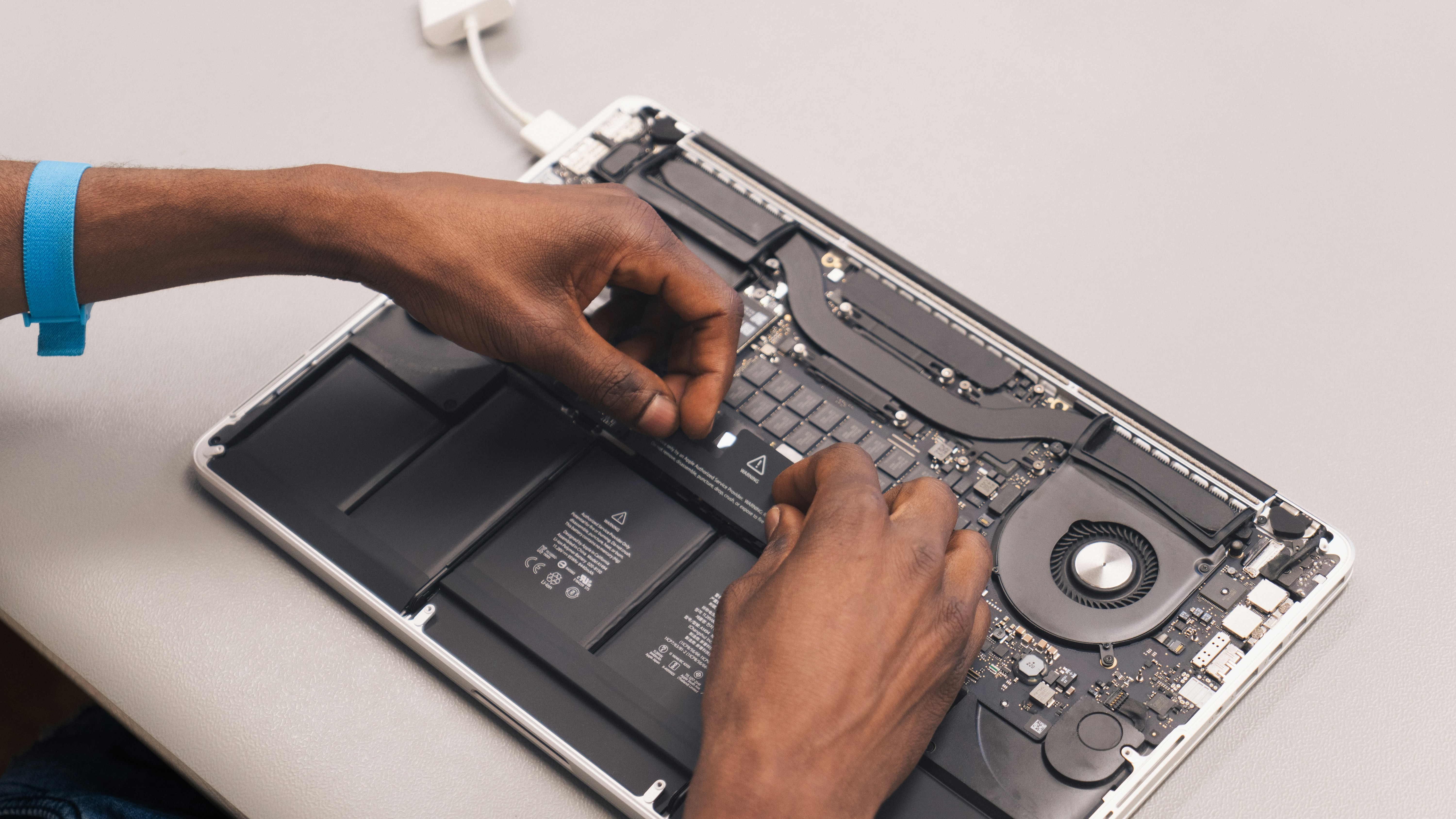 Apple Laptop Repair Service in Indirapuram