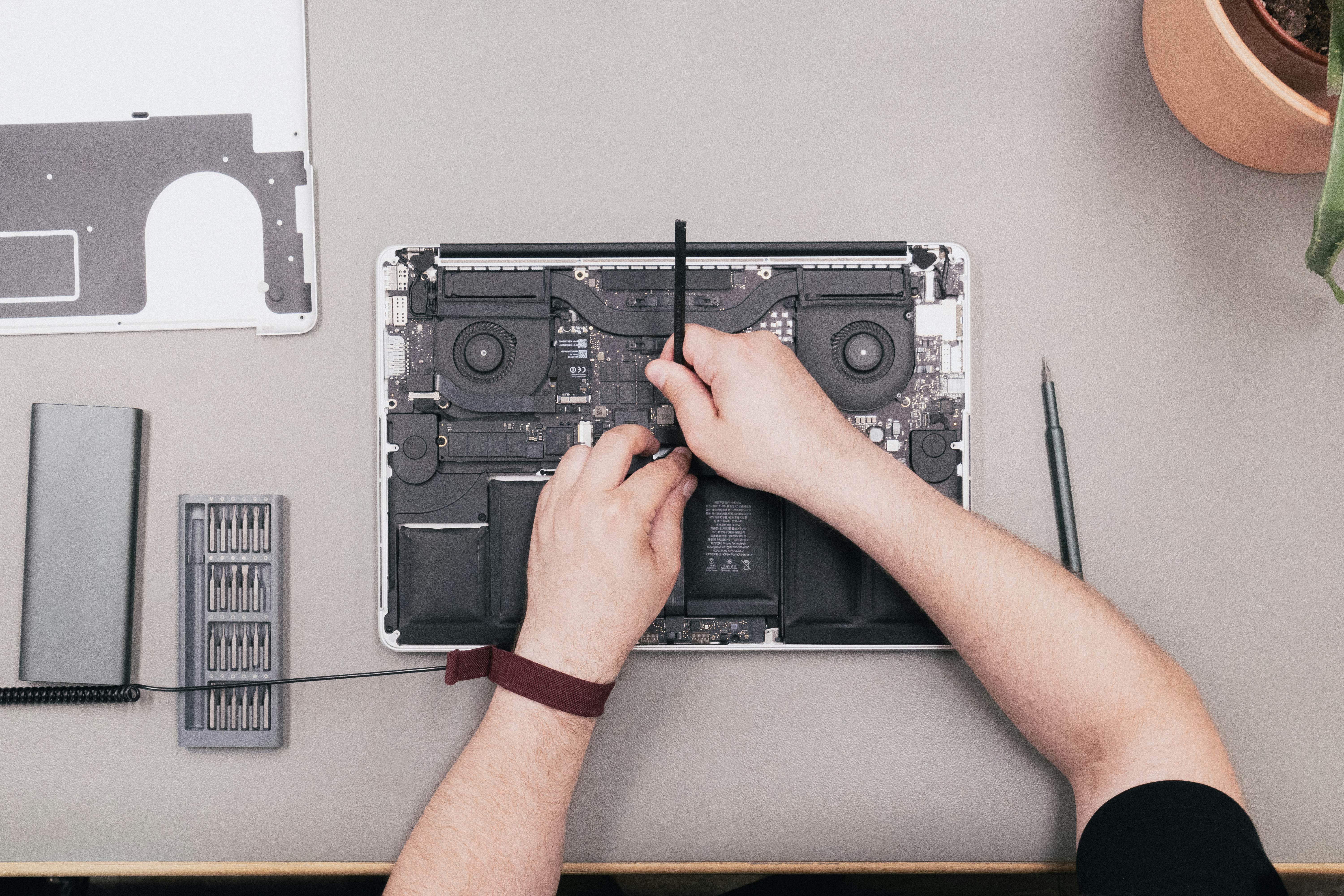 Apple Laptop Repair Service in Indirapuram
